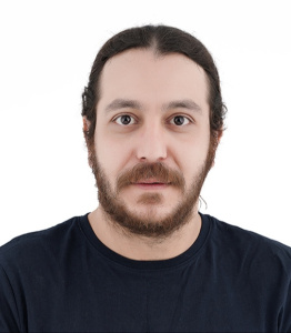 داریوش نستوه